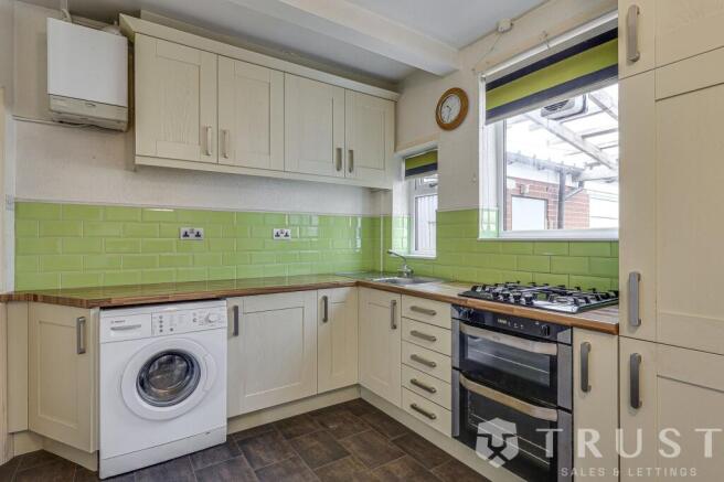 4 bed Semi-Detached for sale Image 9