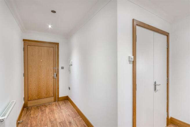 2 bed Flat for sale Image 8