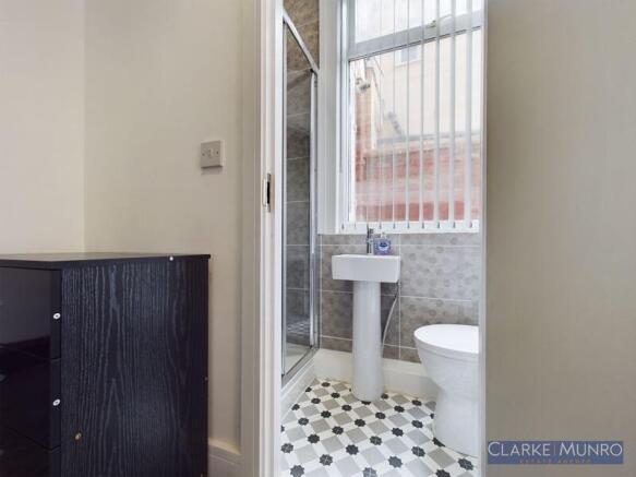 4 bed Town House to rent Image 7