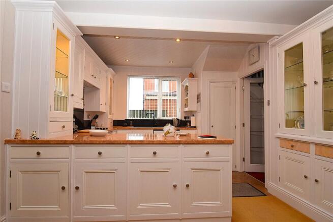 Scholes Park Drive, Scarborough, North Yorkshire, YO12 photo 4