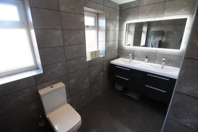 ensuite 1.JPG