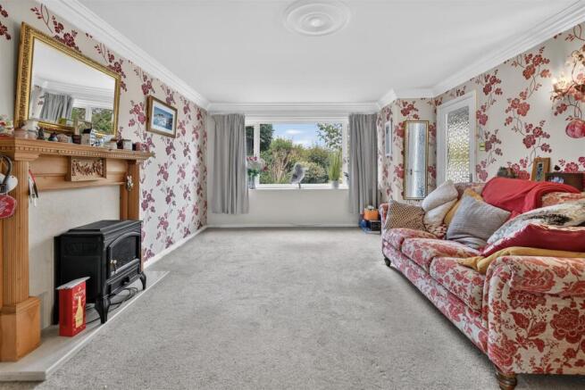4 bed Detached for sale Image 2