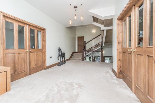 8 bed Detached for sale Image 5