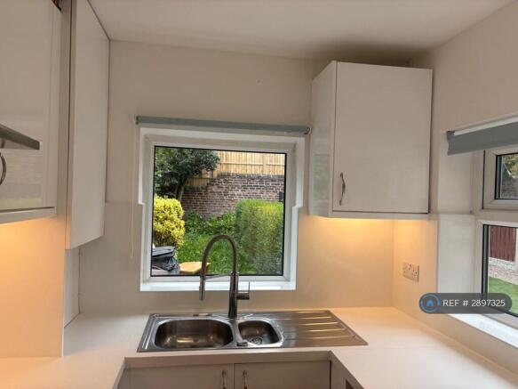 3 bed Terraced to rent Image 9