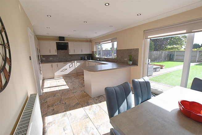 KITCHEN DINER