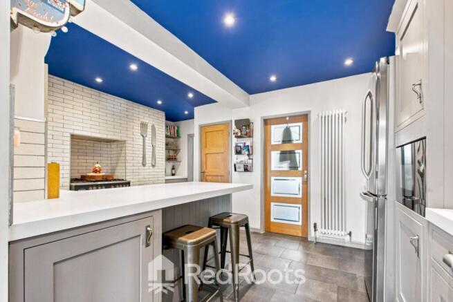 4 bed Semi-Detached for sale Image 6