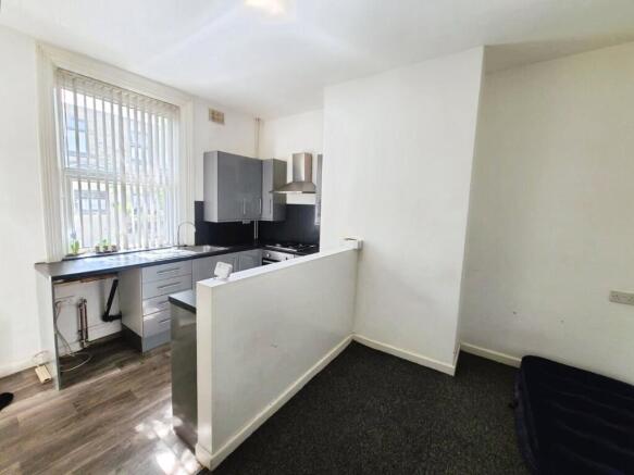 2 bed End of Terrace to rent Image 5