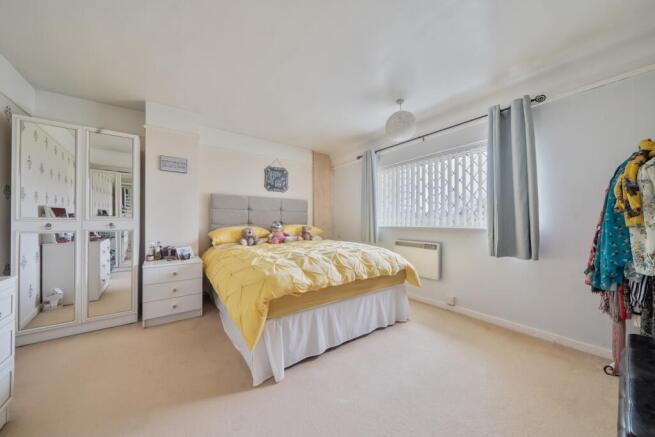 1423035-8-69a80f6c88944