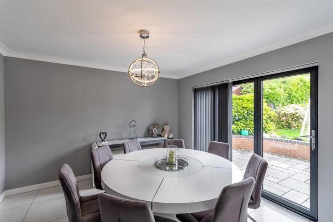 5 bed Detached for sale Image 6