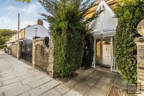 19, 20a Shelley Lodge, Gordon Road, Enfield EN2 0PL