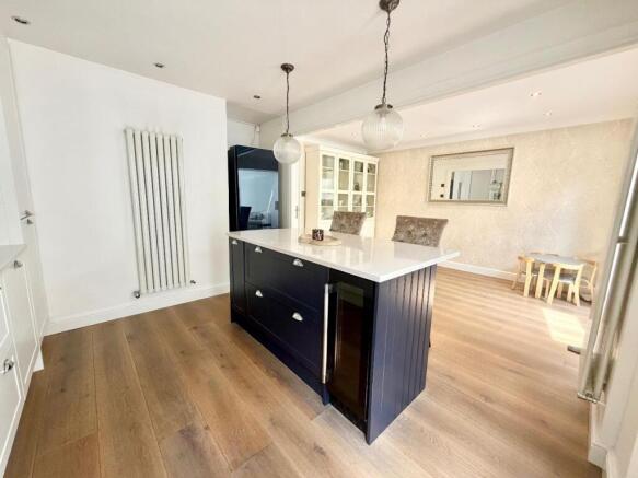 4 bed Detached for sale Image 7