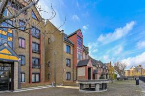 67, Discovery Walk, London E1W 2JG