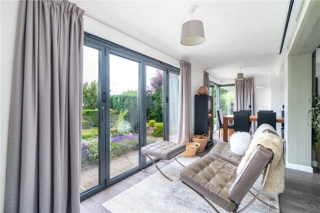 4 bed Detached for sale Image 8