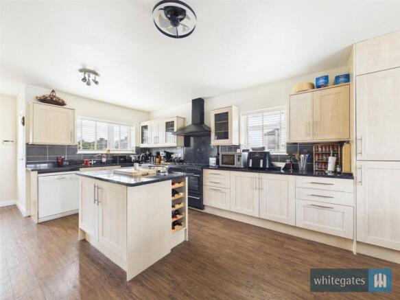 4 bed Semi-Detached for sale Image 9