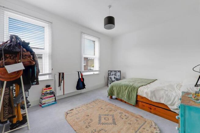 11-ac20JHPropWorld - 139 Perry Rise - 31-medium.jp