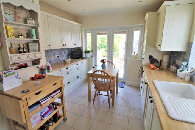 KITCHEN/BREAKFAST ROOM