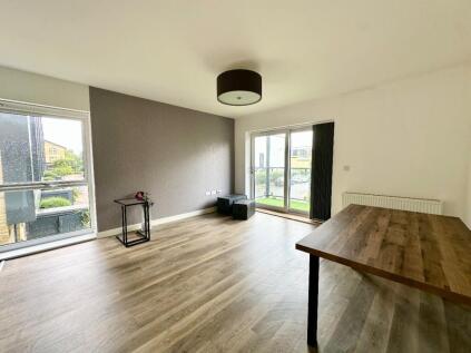 Flat , Azalea Lodge, Romford