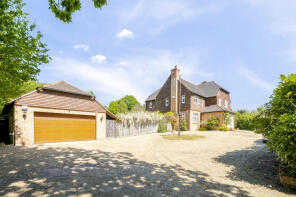 Lynsted, Buxted Road, Uckfield TN22 4AT