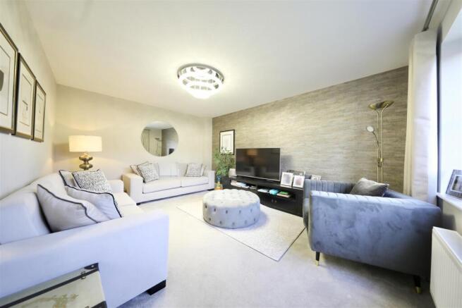 4 bed Detached for sale Image 7