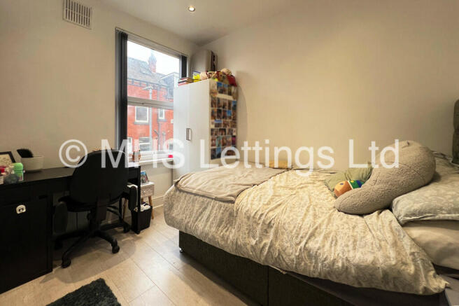 6 bed Terraced to rent Image 10
