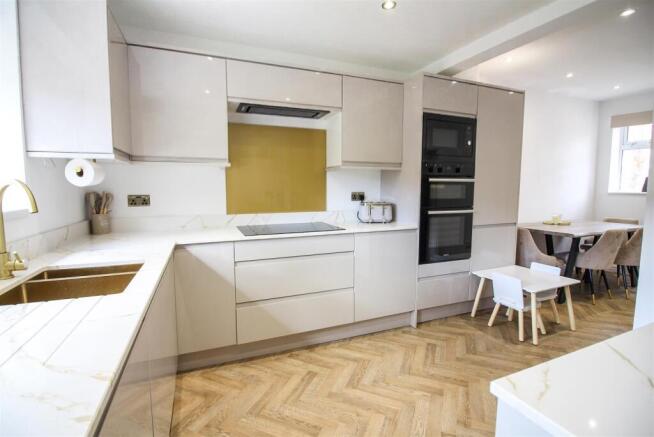 3 bed Semi-Detached for sale Image 2