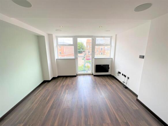 1 bed Apartment to rent Image 4