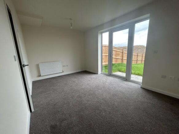 2 bed Semi-Detached to rent Image 5
