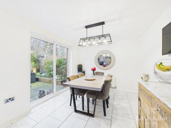 4 bed Detached for sale Image 4
