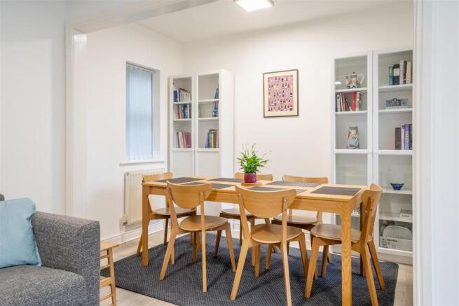 2 bed Apartment to rent Image 12