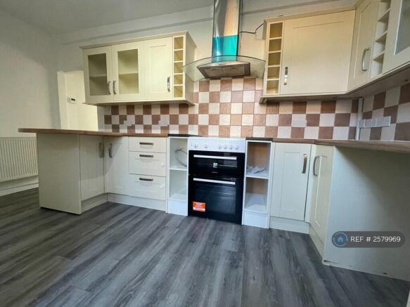 Large Fitted Kitchen With Breakfast Bar