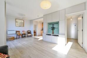 98, Ashburton Triangle, Drayton Park, London N5 1GD