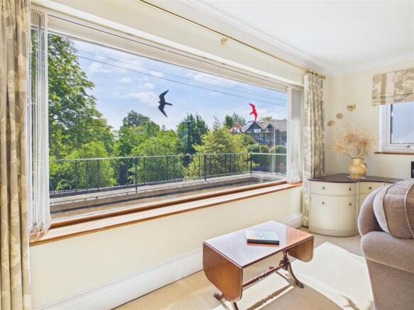 4 bed Detached for sale Image 6