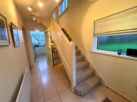 Hallway a (edit).jpg