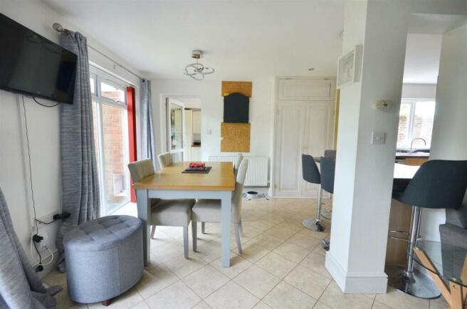 Lounge / Dining Room