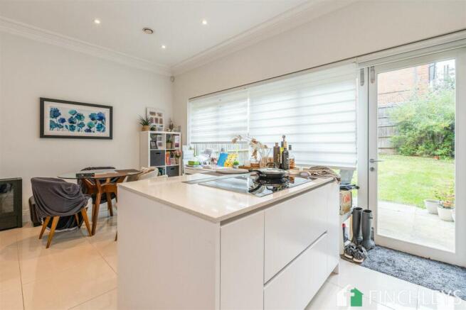Kitchen/ Dining room