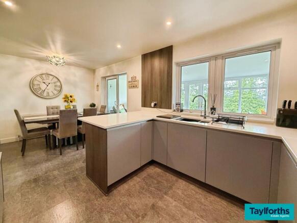 3 bed Semi-Detached for sale Image 4