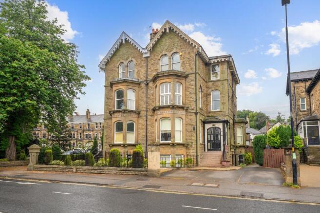 2 bed Flat for sale Image 11