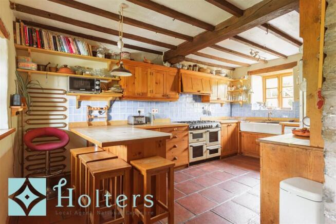 Kitchen 1.jpg