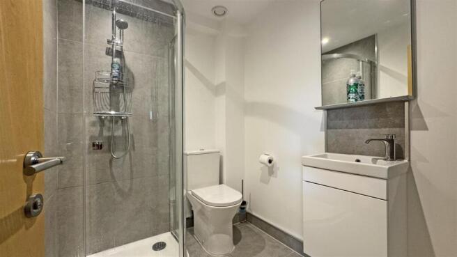 Bathroom 2.jpg