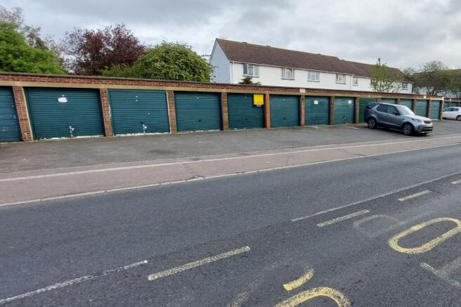 Garage 21, Bridge Road, Slade Green, Erith, Kent, DA8 2DE