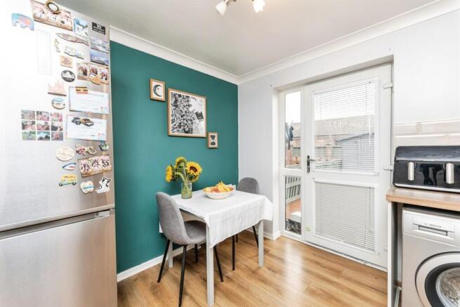 3 bed Semi-Detached for sale Image 12