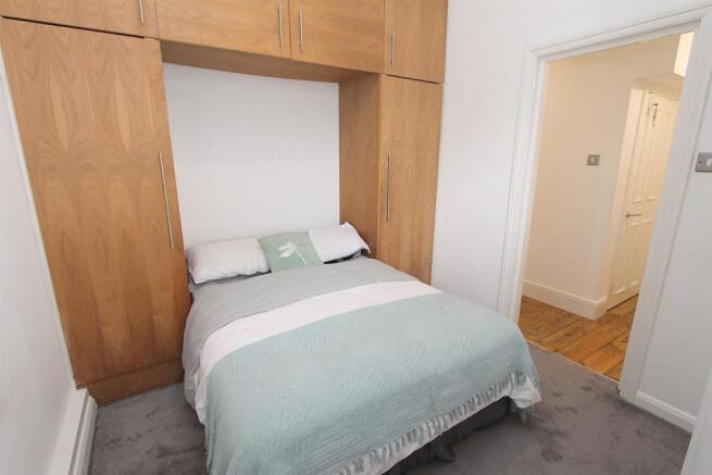 bedroom b.JPG