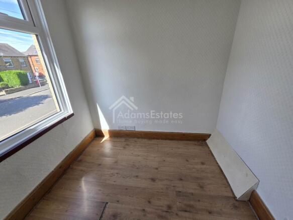 4 bed Semi-Detached to rent Image 8