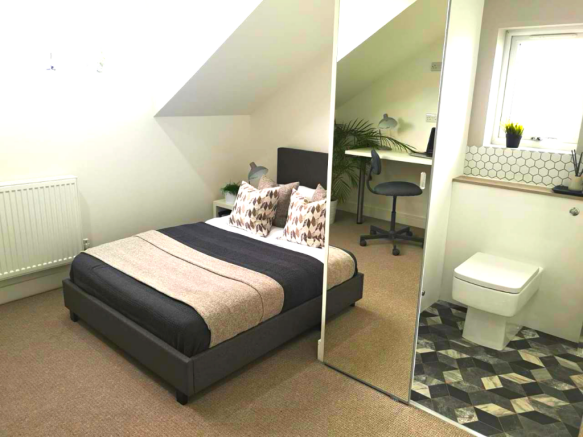 4 bed Town House to rent Image 10