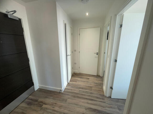 2 bed Apartment to rent Image 11