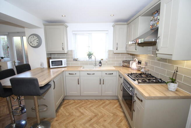4 bed Detached for sale Image 4