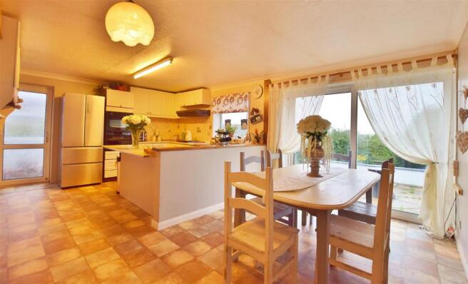 kitchen diner 1.jpg