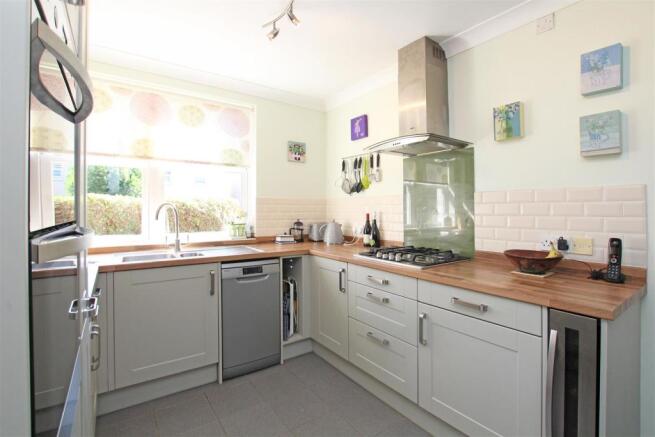 48PFR - Kitchen 2.jpg