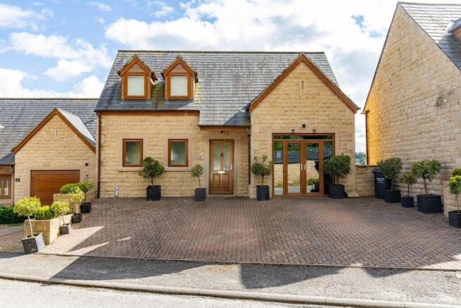 4 bed Detached for sale Image 5