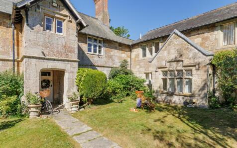 STUNNING PERIOD HOME - Debourne Manor Road, Cowes.